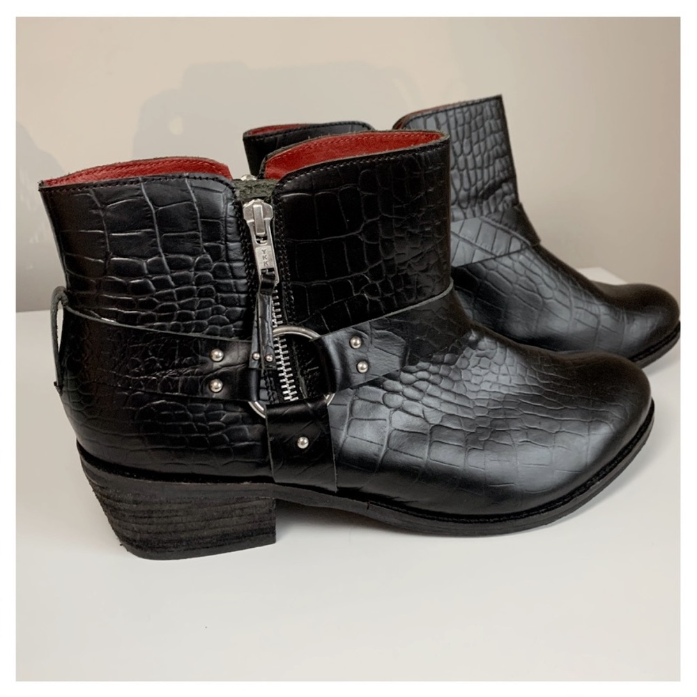MATISSE ANTHRO Ezrah Reptile Embossed Ankle Boots